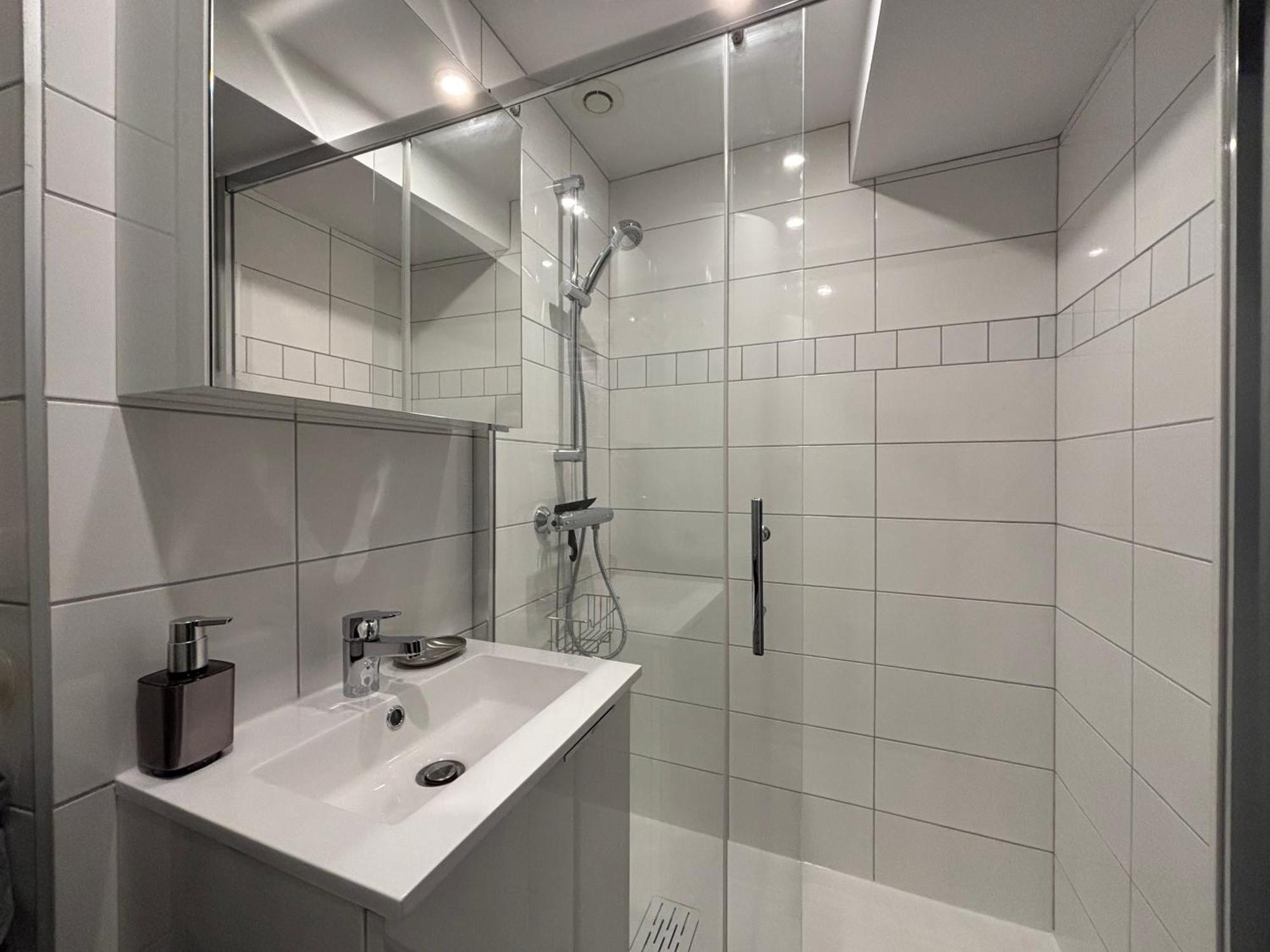 Les Remparts Apt Spacieux 1 Er Etage Renove Joliment Decore Bien Equipe Plein Centre Bayeux Proche Plages Du Debarquement Parking Gratuit A Proximite 外观 照片