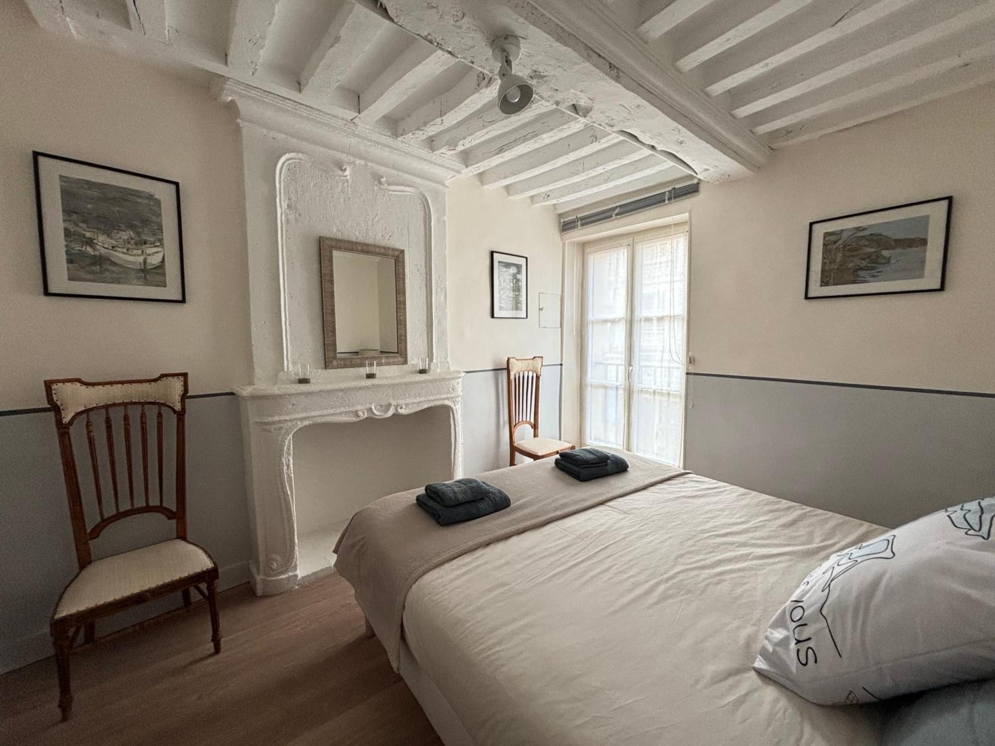 Les Remparts Apt Spacieux 1 Er Etage Renove Joliment Decore Bien Equipe Plein Centre Bayeux Proche Plages Du Debarquement Parking Gratuit A Proximite 外观 照片