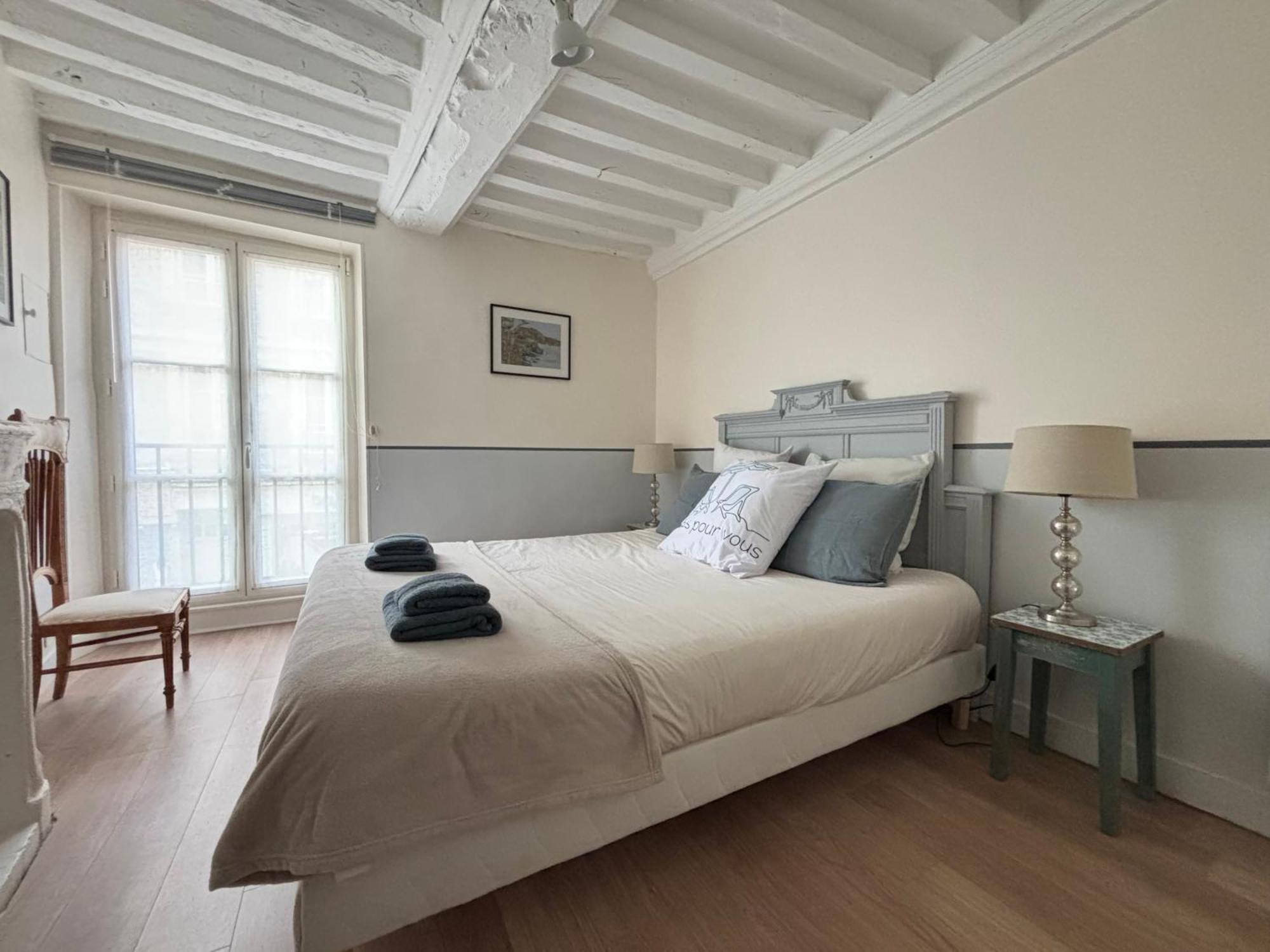 Les Remparts Apt Spacieux 1 Er Etage Renove Joliment Decore Bien Equipe Plein Centre Bayeux Proche Plages Du Debarquement Parking Gratuit A Proximite 外观 照片